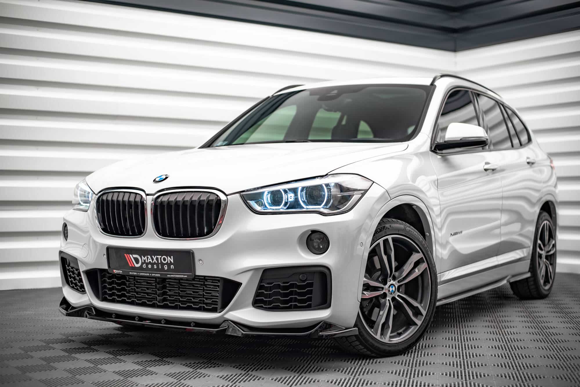 MAXTON DESIGN - Spoiler pod predný náraznik V.2 vhodné pre BMW X1 M-Pack F48,,Čierny lesk – Obrázok 4