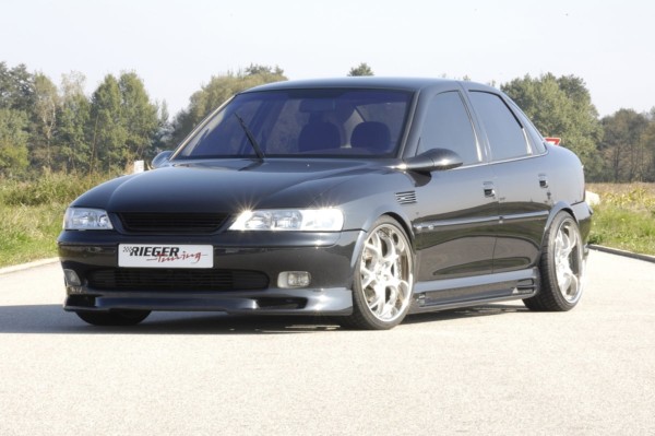 Rieger  nádstavce prahov -  Opel Vectra B , Pravá strana s priehlbinou a 2 otvormi, plast ABS, 
vrátane- hliniková mriežka, Certifikát,montážne vybavenie