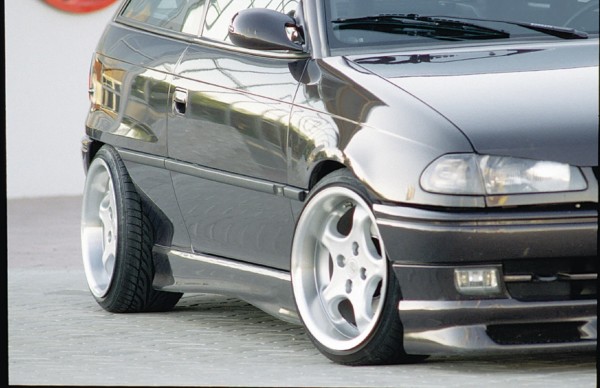 Rieger  nádstavce prahov -  Opel Astra F , Pravá strana plast ABS, 
vrátane- Certifikát,montážne vybavenie