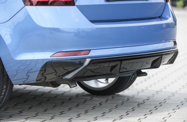 Rieger vložka zadného nárazíka -  Skoda Rapid (NH) , pre orig.. exhaust-system, plast ABS,Čierny lesk, 
vrátane-montážne vybavenie, Certifikát