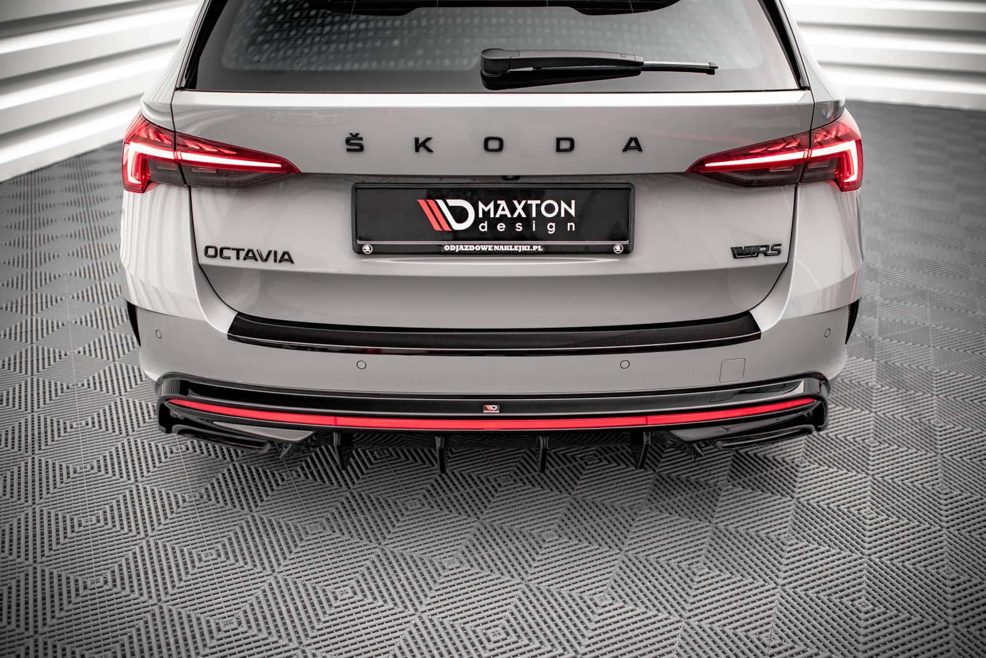 MAXTON DESIGN - Difúzor zadného nárazníka Skoda Octavia RS Liftback / Combi Mk4/Mk4 Facelift – Obrázok 12