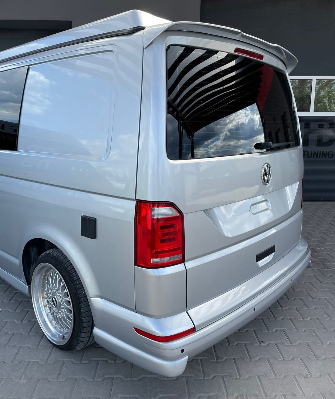TFB Strešný spoiler Sportline look pre VW T6 – Obrázok 5