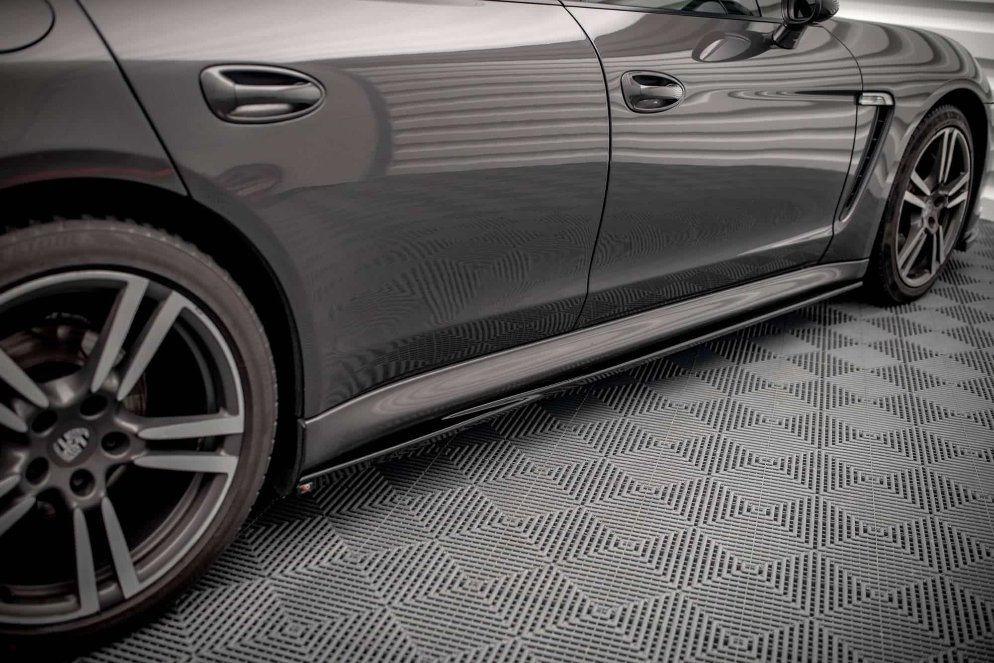MAXTON DESIGN - Lišty pod bočné prahy V.2 PORSCHE PANAMERA / PANAMERA DIESEL / PANAMERA TURBO 970 – Obrázok 2
