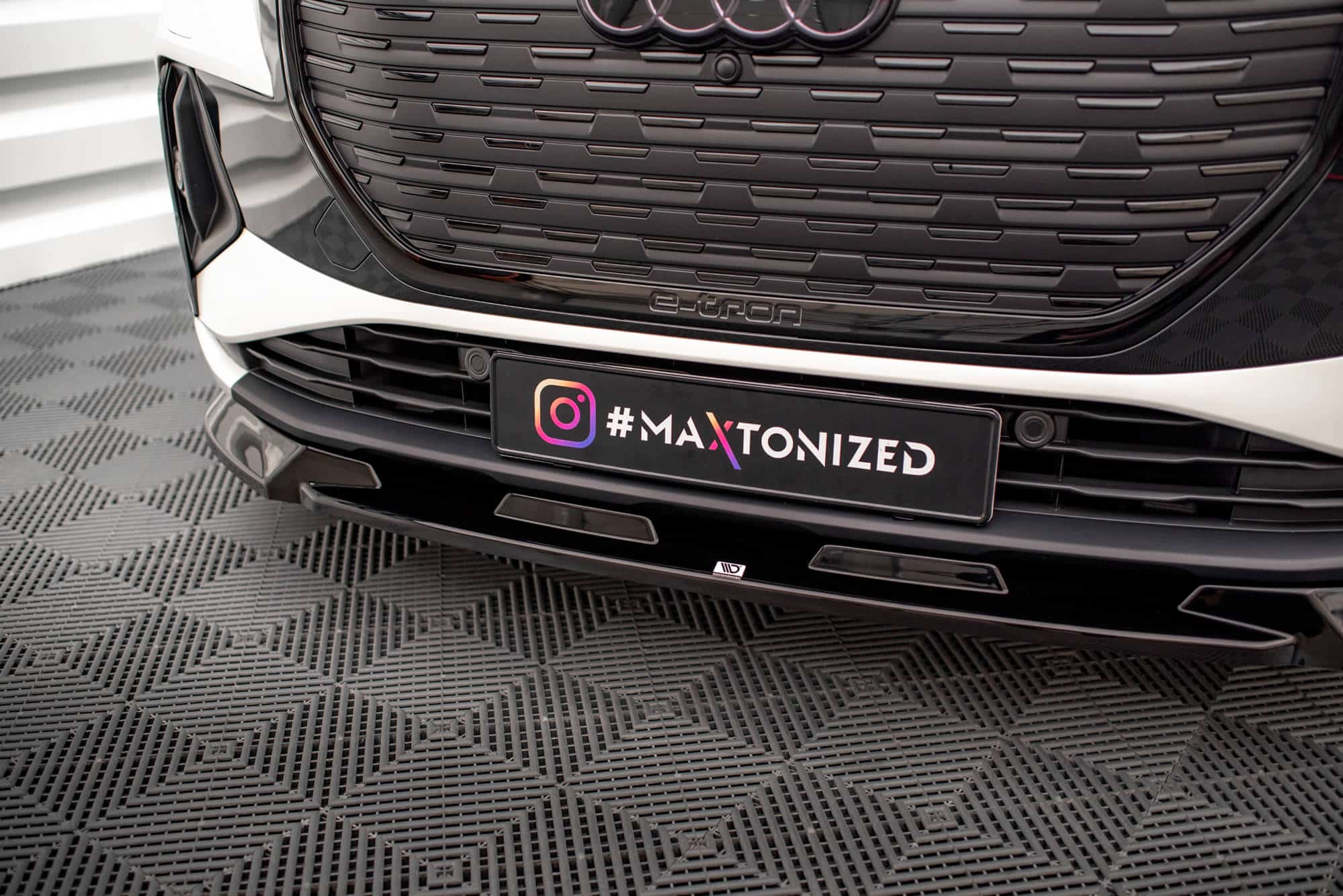 MAXTON DESIGN - Spoiler pod predný nárazník V.1 AUDI Q4 E-TRON SPORTBACK MK1, Čierny lesk – Obrázok 2