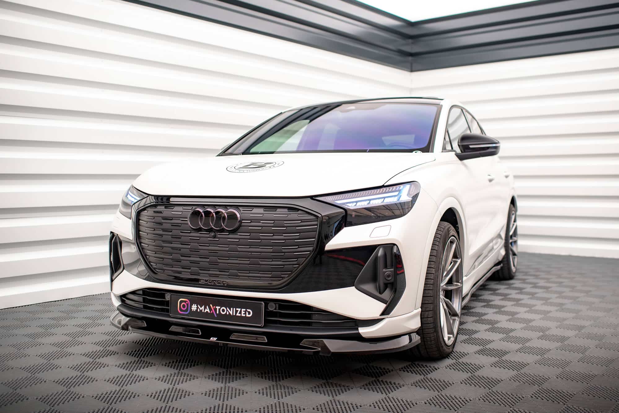 MAXTON DESIGN - Spoiler pod predný nárazník V.1 AUDI Q4 E-TRON SPORTBACK MK1, Čierny lesk – Obrázok 6