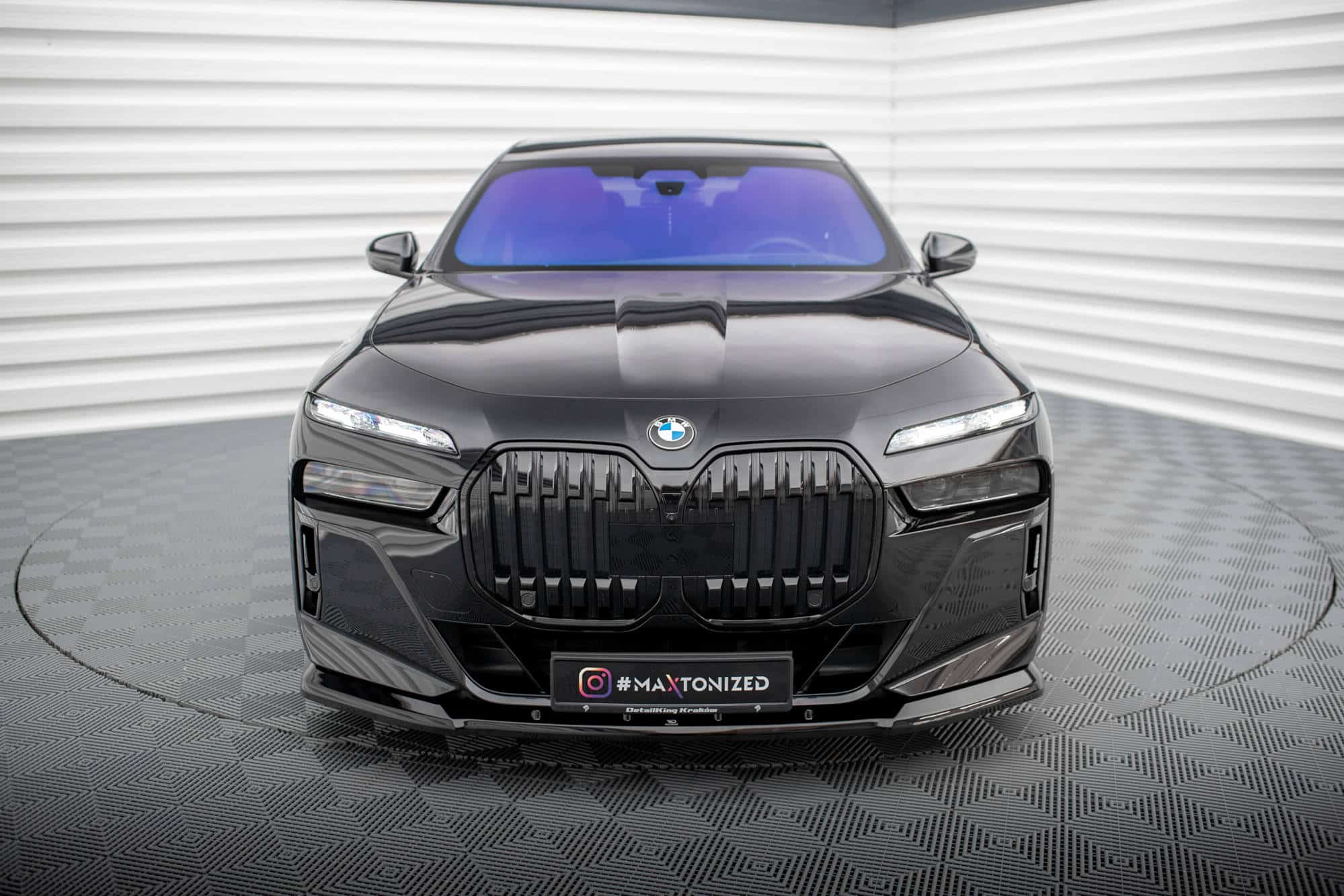 MAXTON DESIGN - Spoiler pod predný nárazník V.1 vhodné pre BMW 7 M-PACK / M760E G70, Čierny lesk – Obrázok 2