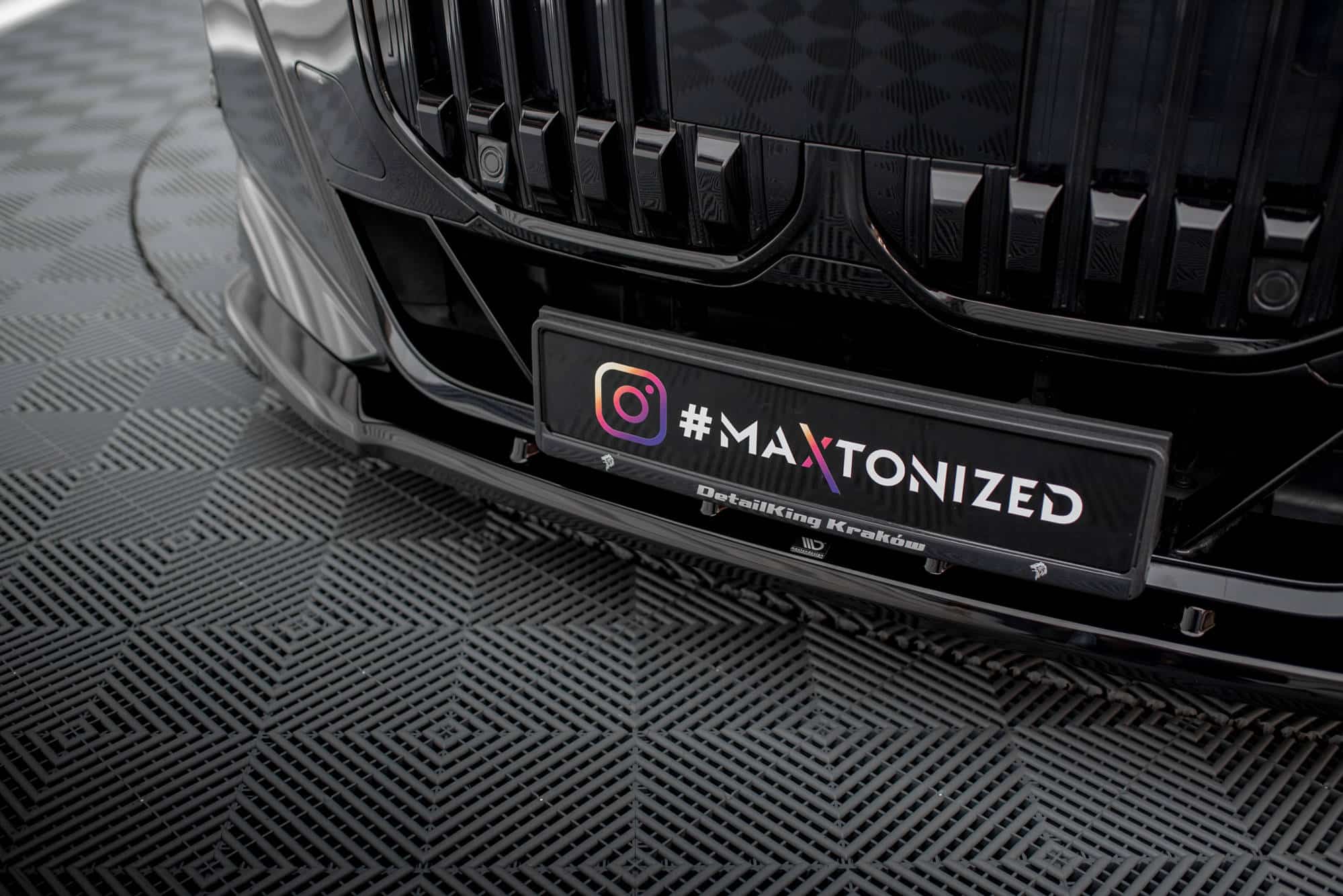 MAXTON DESIGN - Spoiler pod predný nárazník V.1 vhodné pre BMW 7 M-PACK / M760E G70, Čierny lesk – Obrázok 3