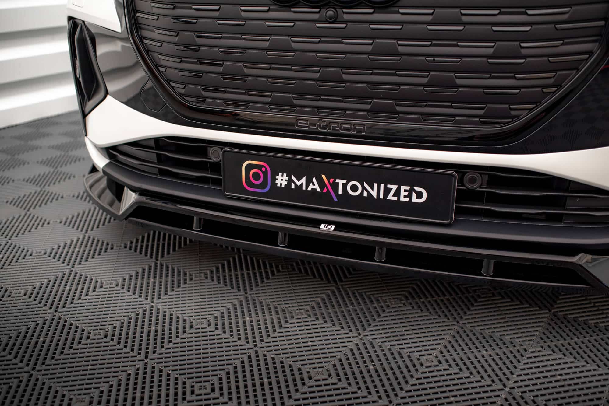 MAXTON DESIGN - Spoiler pod predný nárazník V.2 AUDI Q4 E-TRON SPORTBACK MK1, Čierny lesk – Obrázok 6