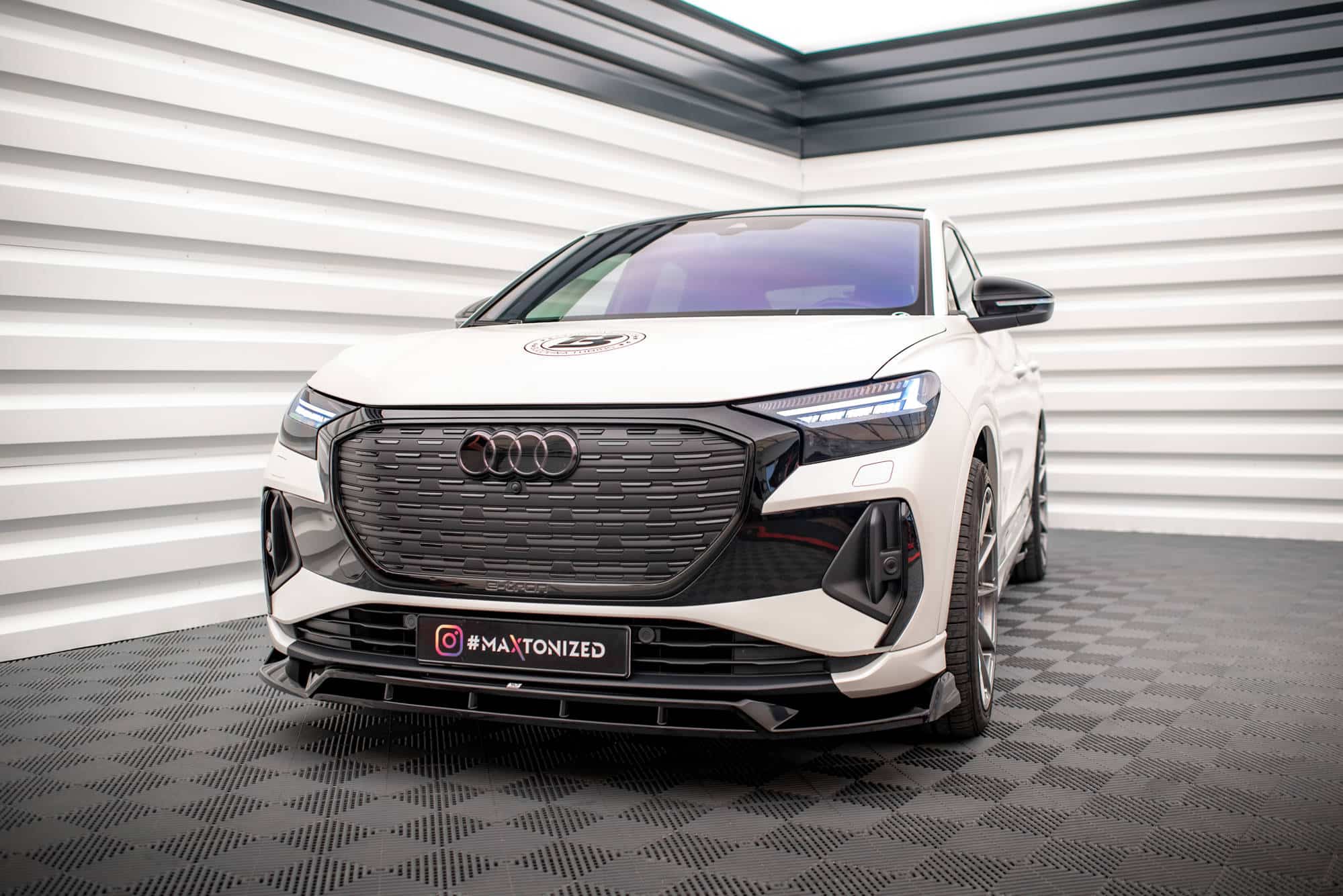 MAXTON DESIGN - Spoiler pod predný nárazník V.2 AUDI Q4 E-TRON SPORTBACK MK1, Čierny lesk – Obrázok 5