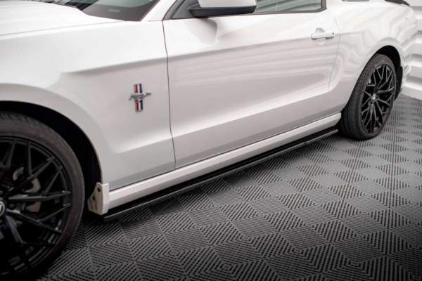 MAXTON DESIGN - Lišty pod bočné prahy FORD MUSTANG MK5 FACELIFT, Čierny lesk – Obrázok 3