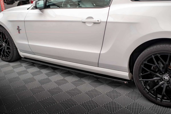 MAXTON DESIGN - Lišty pod bočné prahy FORD MUSTANG MK5 FACELIFT, Čierny lesk – Obrázok 4