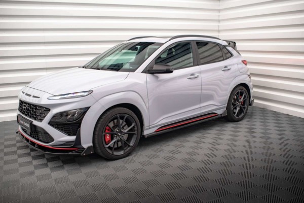 MAXTON DESIGN - Lišty pod bočné prahy V.1 HYUNDAI KONA N MK1, Čierny lesk – Obrázok 3