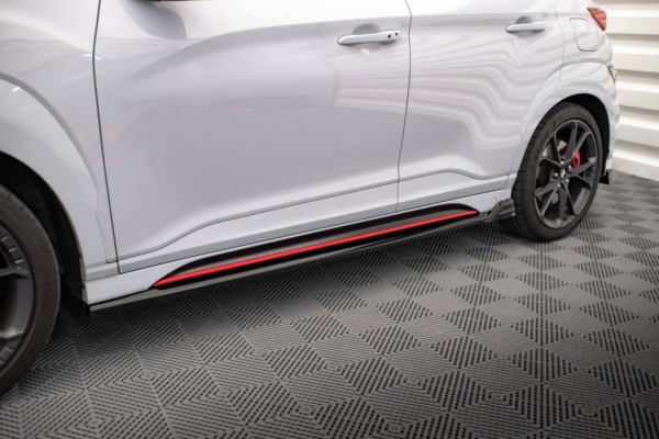 MAXTON DESIGN - Lišty pod bočné prahy V.2 HYUNDAI KONA N MK1, Čierny lesk – Obrázok 4