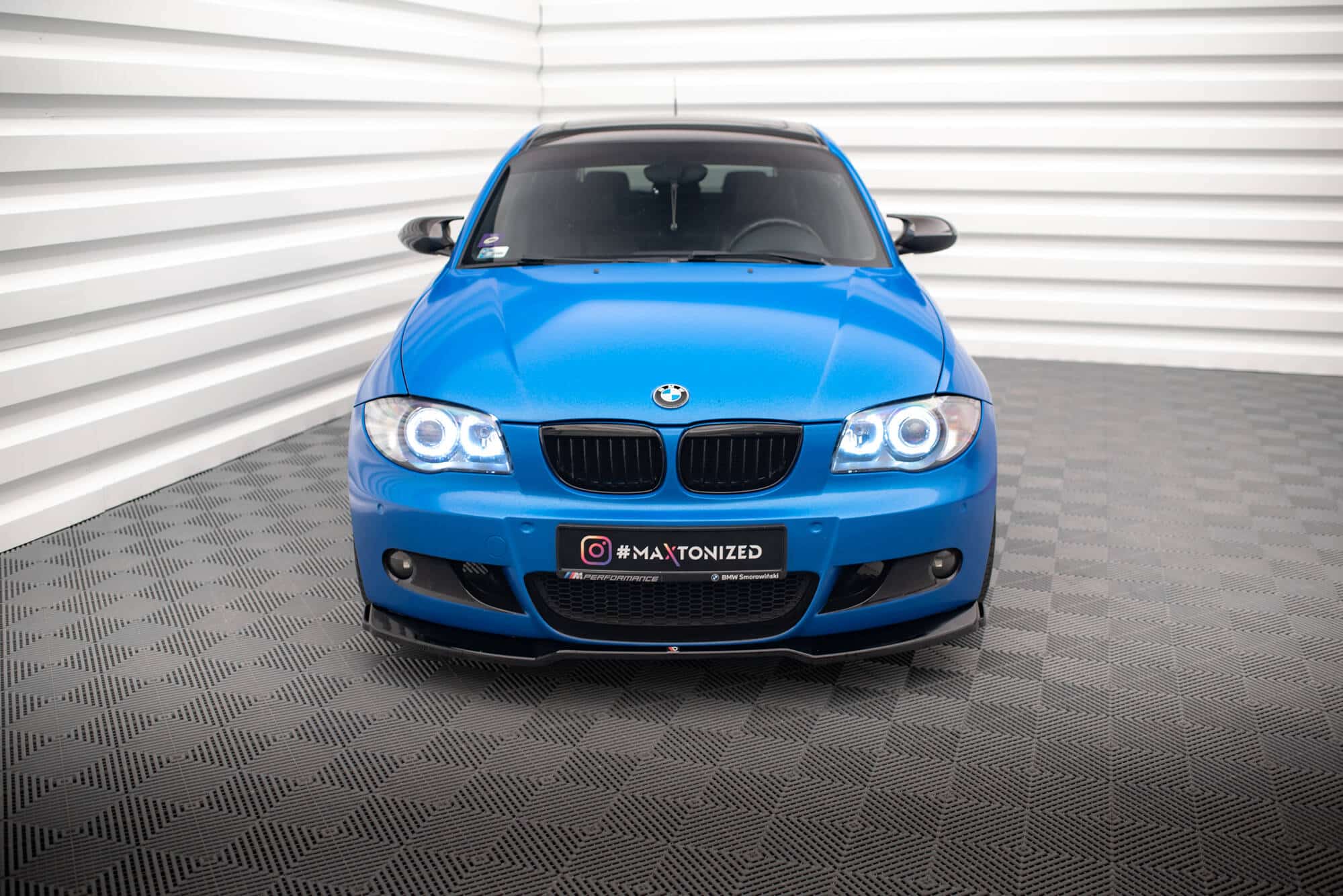 MAXTON DESIGN - Spoiler pod predný nárazník V.1 vhodné pre BMW 1 M-PACK E87 FACELIFT, Čierny lesk – Obrázok 3