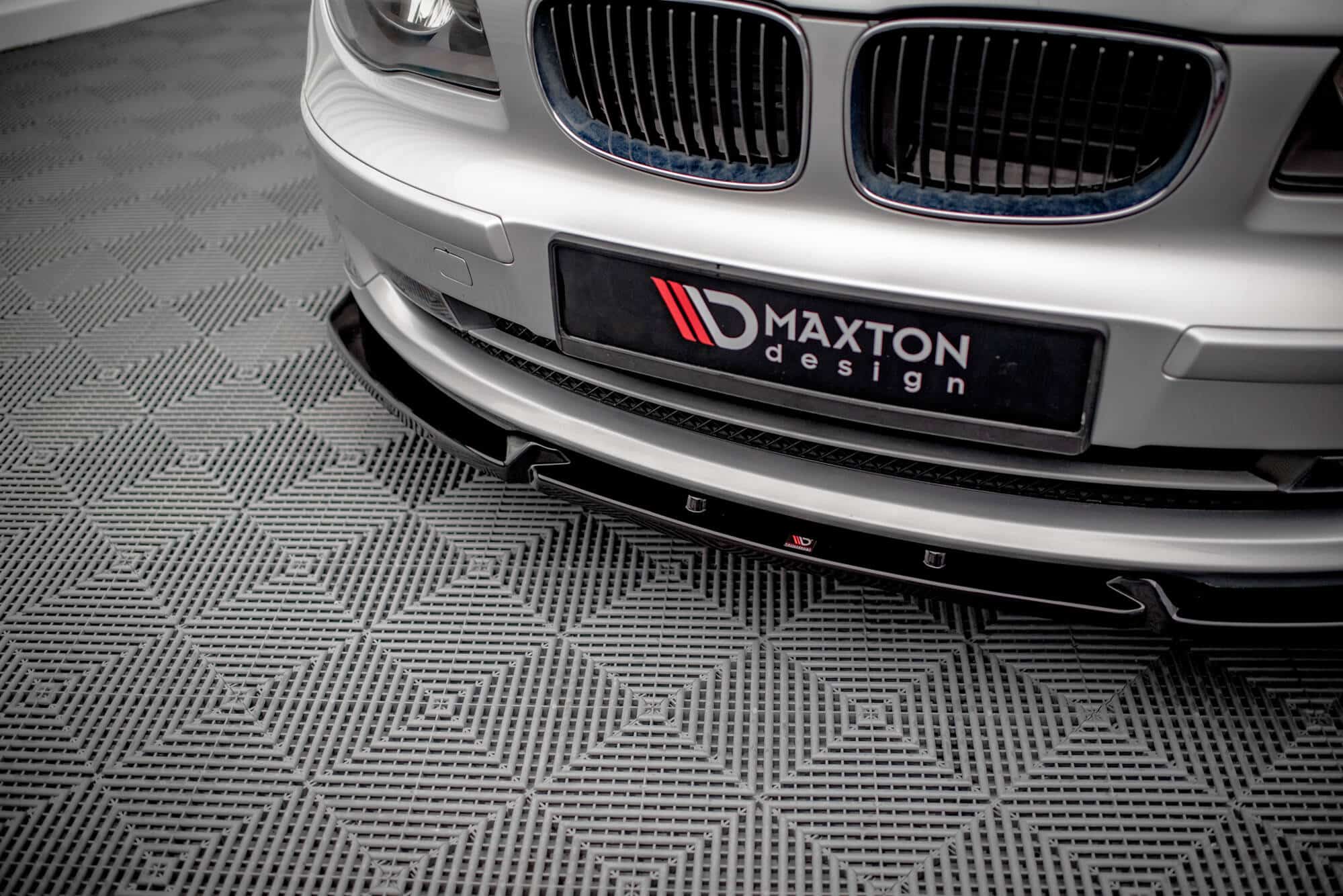 MAXTON DESIGN - Spoiler pod predný nárazník V.3 vhodné pre BMW 1 E81 FACELIFT ,Čierny lesk – Obrázok 4