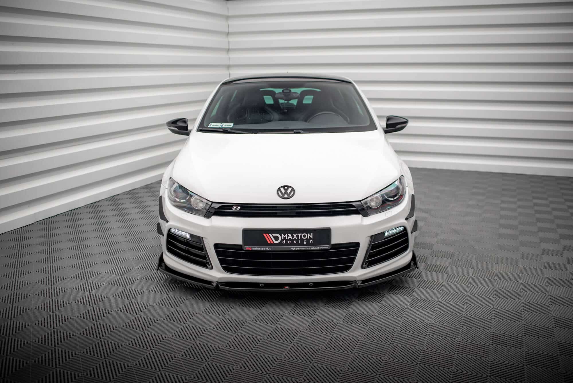 MAXTON DESIGN - Spoiler pod predný nárazník V.3 + Splitre , VOLKSWAGEN SCIROCCO R MK3 , Čierny lesk – Obrázok 2