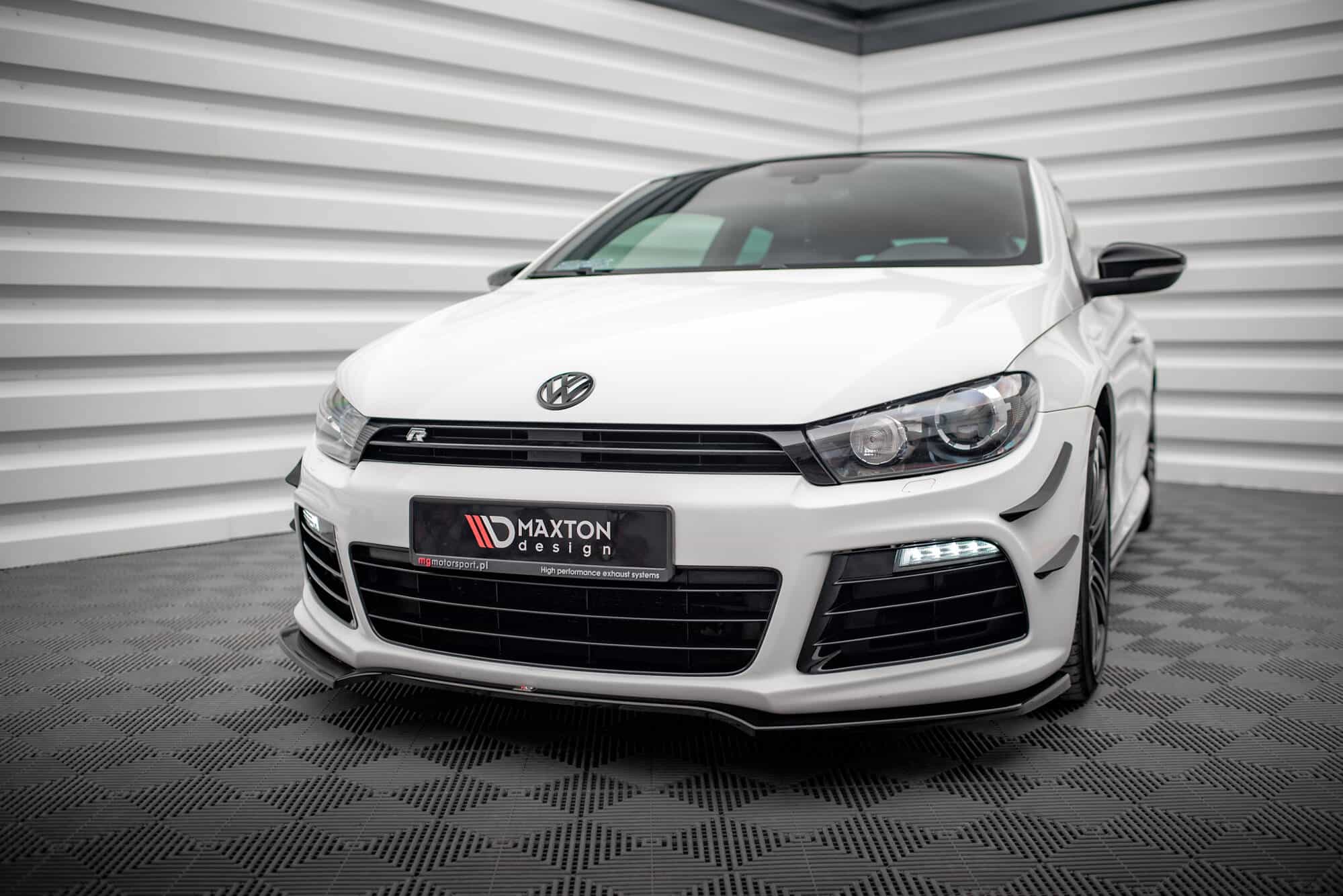 MAXTON DESIGN - Spoiler pod predný nárazník V.4 , VOLKSWAGEN SCIROCCO R MK3 , Čierny lesk – Obrázok 2