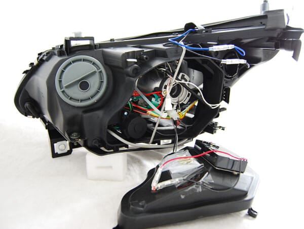 Xenonové predné svetlá D2S ANGEL EYES CCFL Čierne pre  BMW E60/E61 03-04 – Obrázok 2