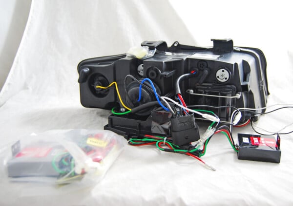 Predné svetlá TUBE LIGHT DRL Čierne pre  AUDI A4 10.00-10.04 – Obrázok 2