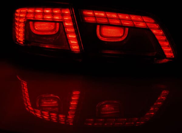 Zadné svetlá LED Červené dymové pre VW PASSAT B7 SEDAN 10.10-10.14 – Obrázok 2