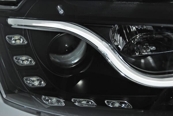 Predné svetlá TUBE LIGHT DRL Čierne pre  VW JETTA VI 1.11-18 – Obrázok 2