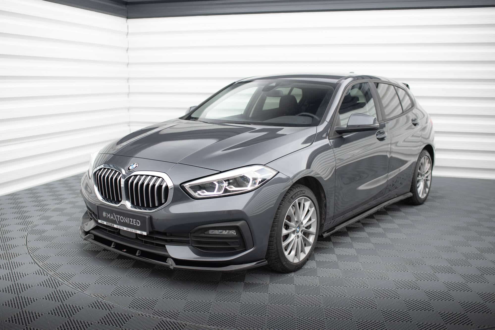 MAXTON DESIGN - Spoiler pod predný nárazník V.1 vhodné pre BMW 1 F40 ,Čierny lesk – Obrázok 5