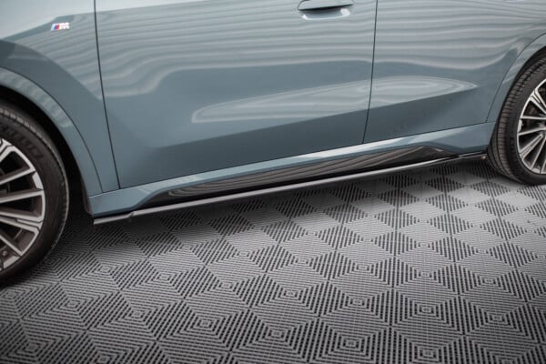 MAXTON DESIGN - Lišty pod bočné prahy vhodné pre BMW X1 M-PACK U11, Čierny lesk – Obrázok 2