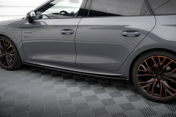 MAXTON DESIGN - Lišty pod bočné prahy, CUPRA LEON AERO MK1, Čierny lesk – Obrázok 4