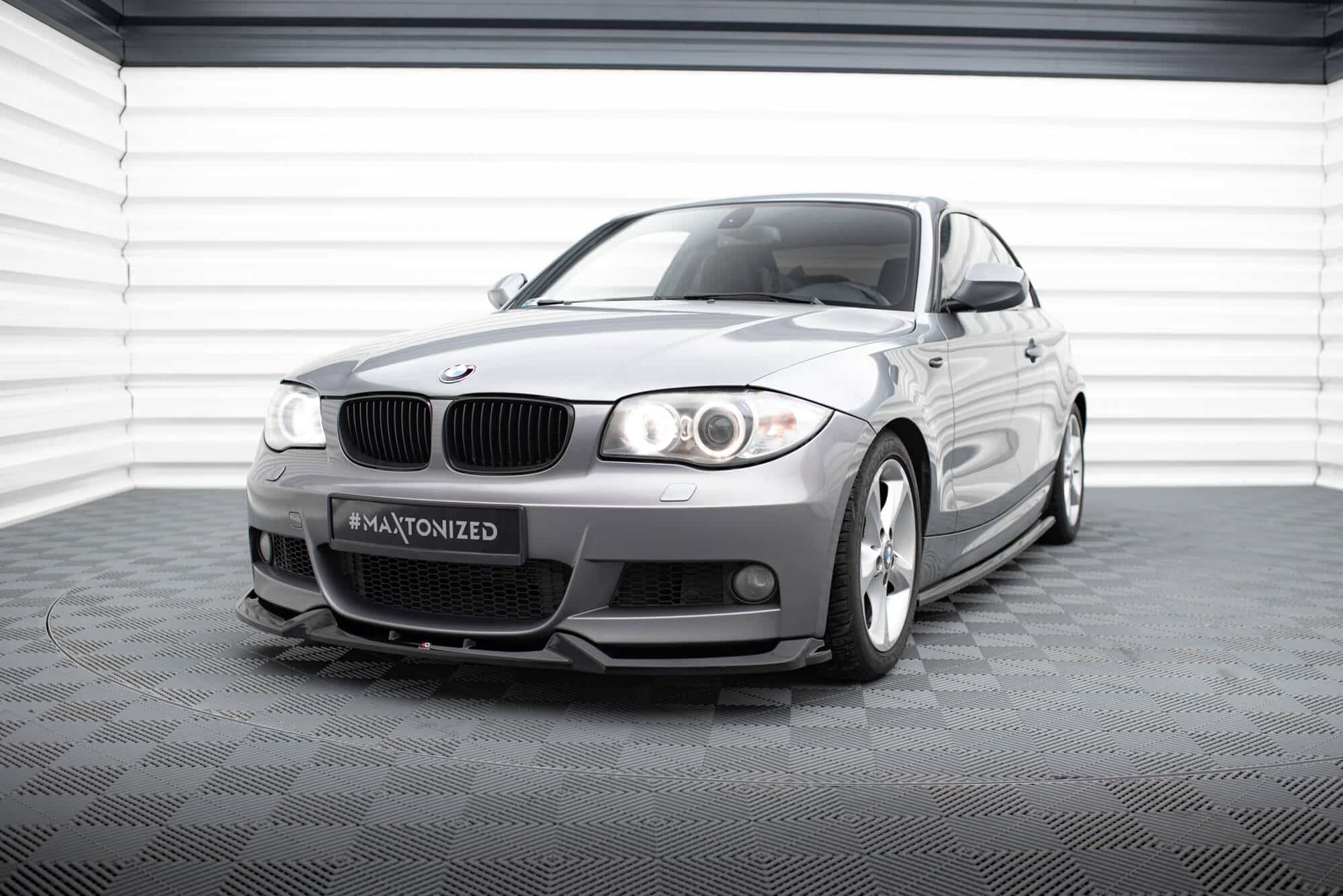 MAXTON DESIGN - Spoiler pod predný nárazník V.1 ,vhodné pre BMW 1 M-PACK E82, Čierny lesk – Obrázok 3