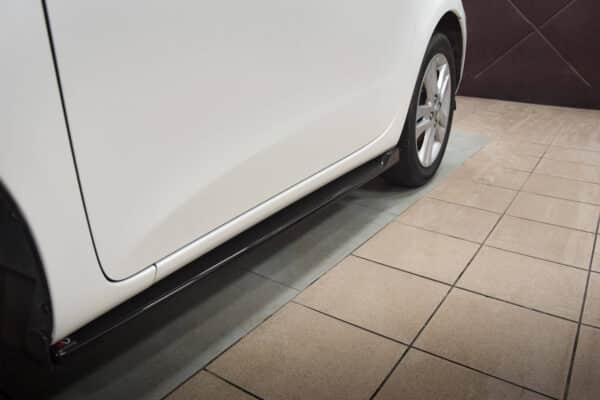 MAXTON DESIGN - Lišty pod bočné prahy, TOYOTA IQ, Čierny lesk – Obrázok 4