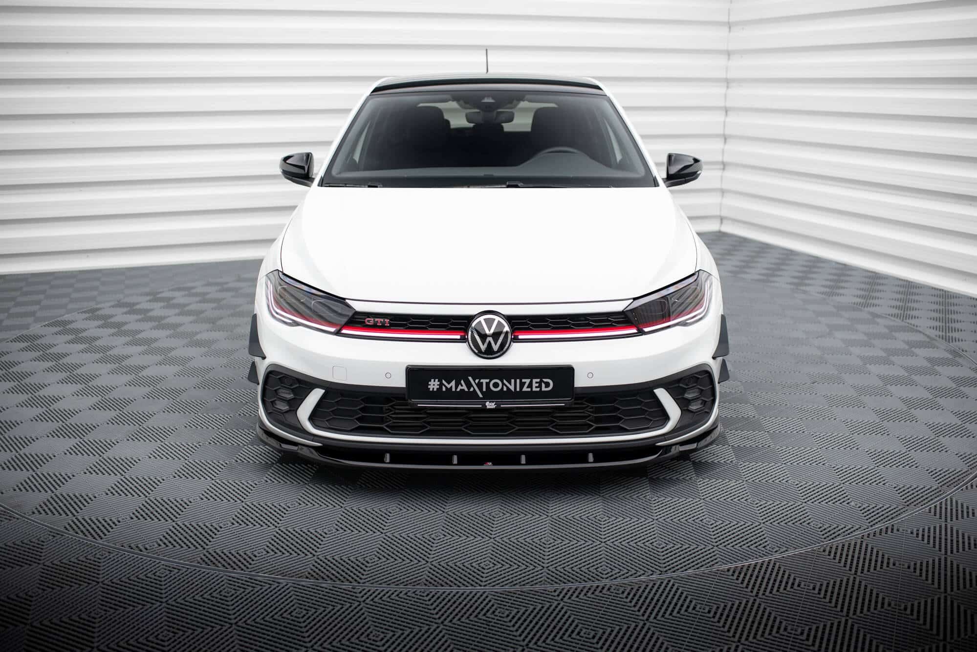 MAXTON DESIGN - Spoiler pod predný nárazník V.1 , VOLKSWAGEN POLO GTI MK6 FACELIFT , Čierny lesk – Obrázok 3