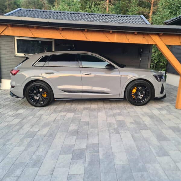 MAXTON DESIGN - Lišty pod bočné prahy ,AUDI E-TRON S-LINE,  Čierny lesk – Obrázok 2