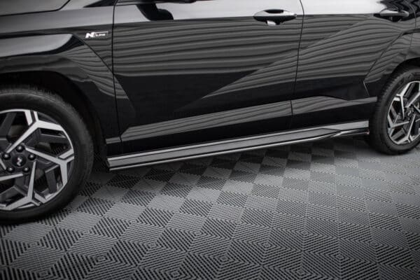 MAXTON DESIGN - Lišty pod bočné prahy, HYUNDAI KONA N-LINE MK2, Čierny lesk – Obrázok 3