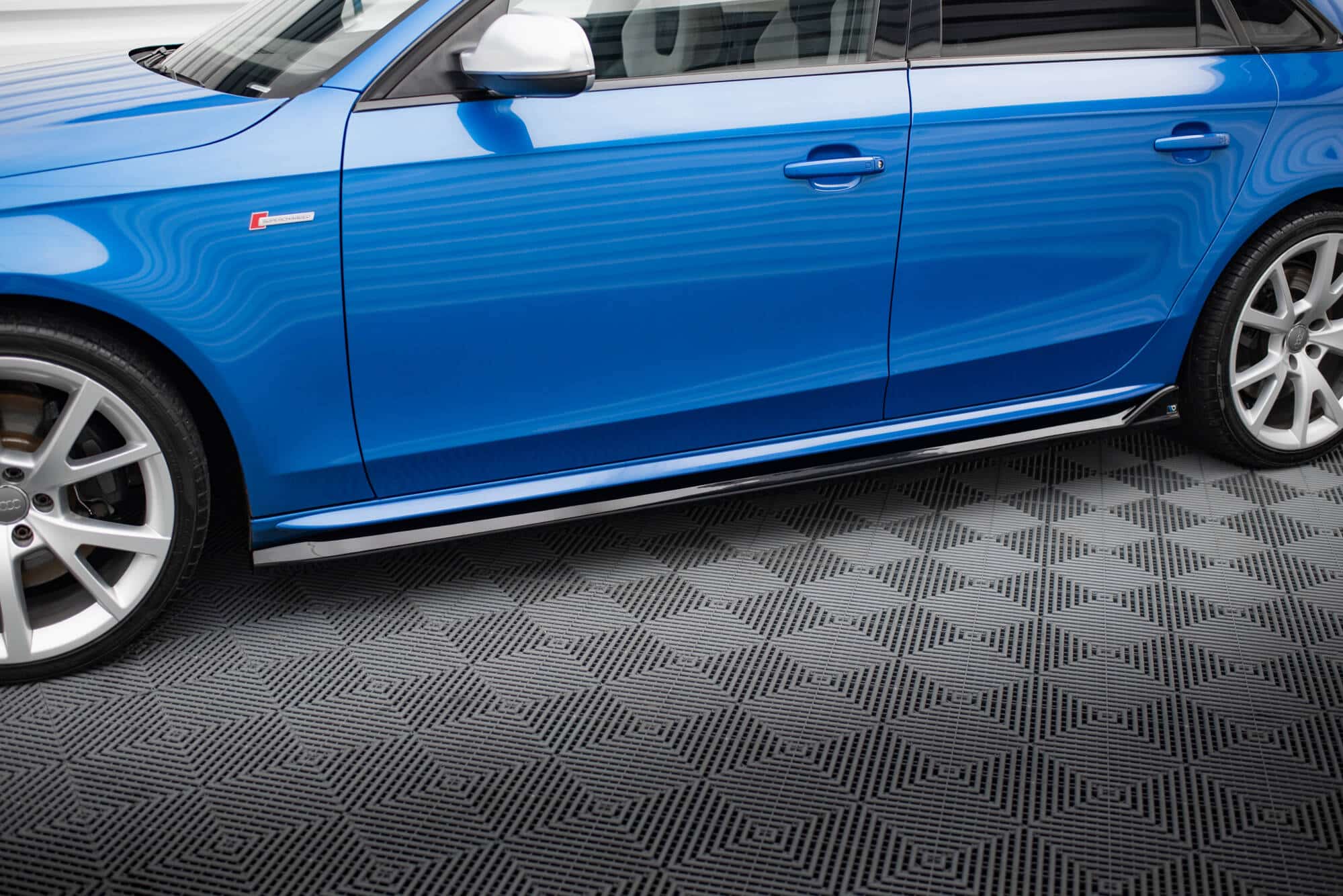 MAXTON DESIGN - Lišty pod bočné prahy V.4 , AUDI A4 / A4 S-LINE / S4 B8, Čierny lesk – Obrázok 3