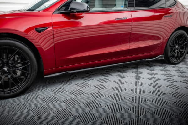 MAXTON DESIGN - Lišty pod bočné prahy V.1, TESLA MODEL 3 PROJECT HIGHLAND(FACELIFT), Čierny lesk – Obrázok 3