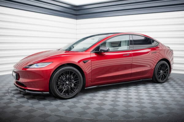 MAXTON DESIGN - Lišty pod bočné prahy V.2, TESLA MODEL 3 PROJECT HIGHLAND(FACELIFT), Čierny lesk – Obrázok 3