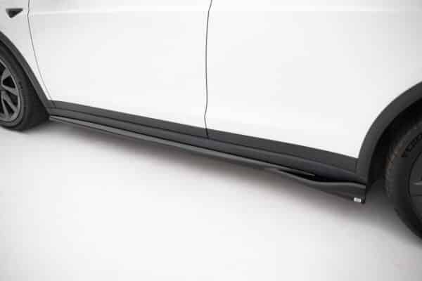 MAXTON DESIGN - Lišty pod bočné prahy V.2 , TESLA MODEL X MK1 FACELIFT, Čierny lesk – Obrázok 4