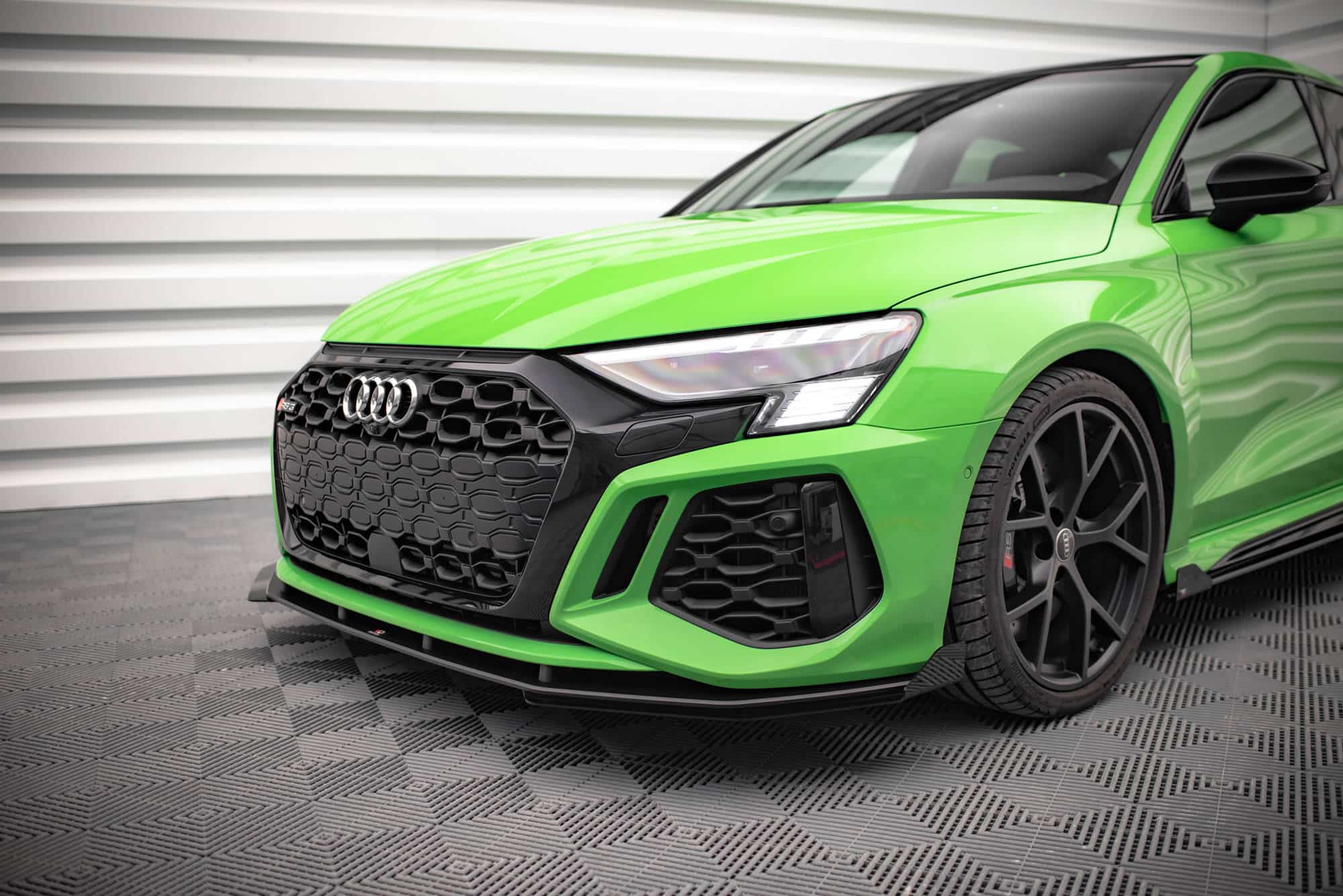 MAXTON DESIGN - Street Pro Predné splitre Audi RS3 8Y, Čierna Lesklá – Obrázok 2