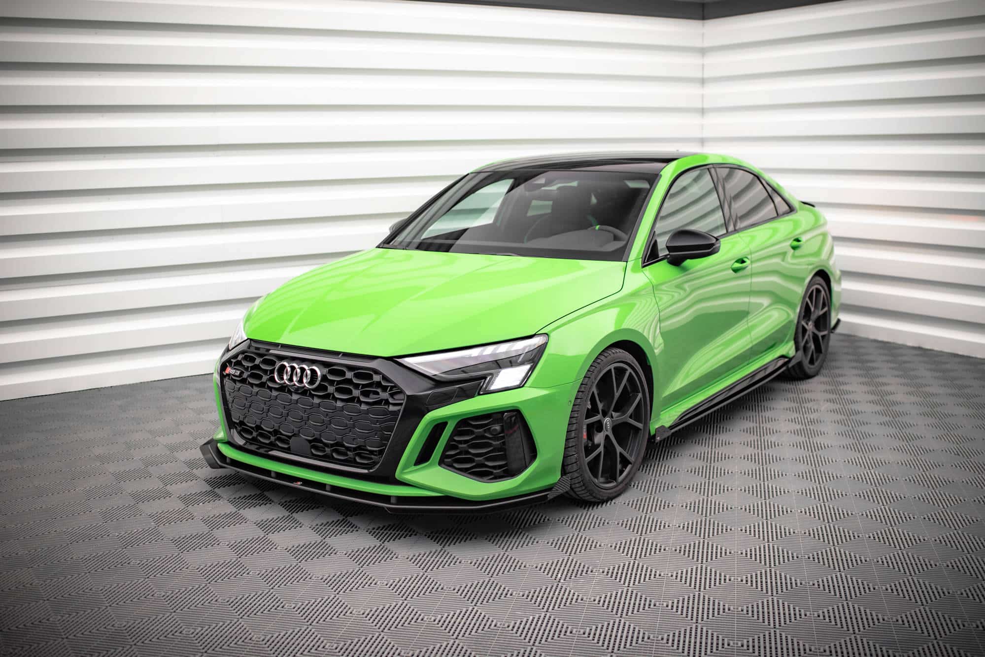 MAXTON DESIGN - Street Pro Predné splitre Audi RS3 8Y, Čierna Lesklá – Obrázok 3