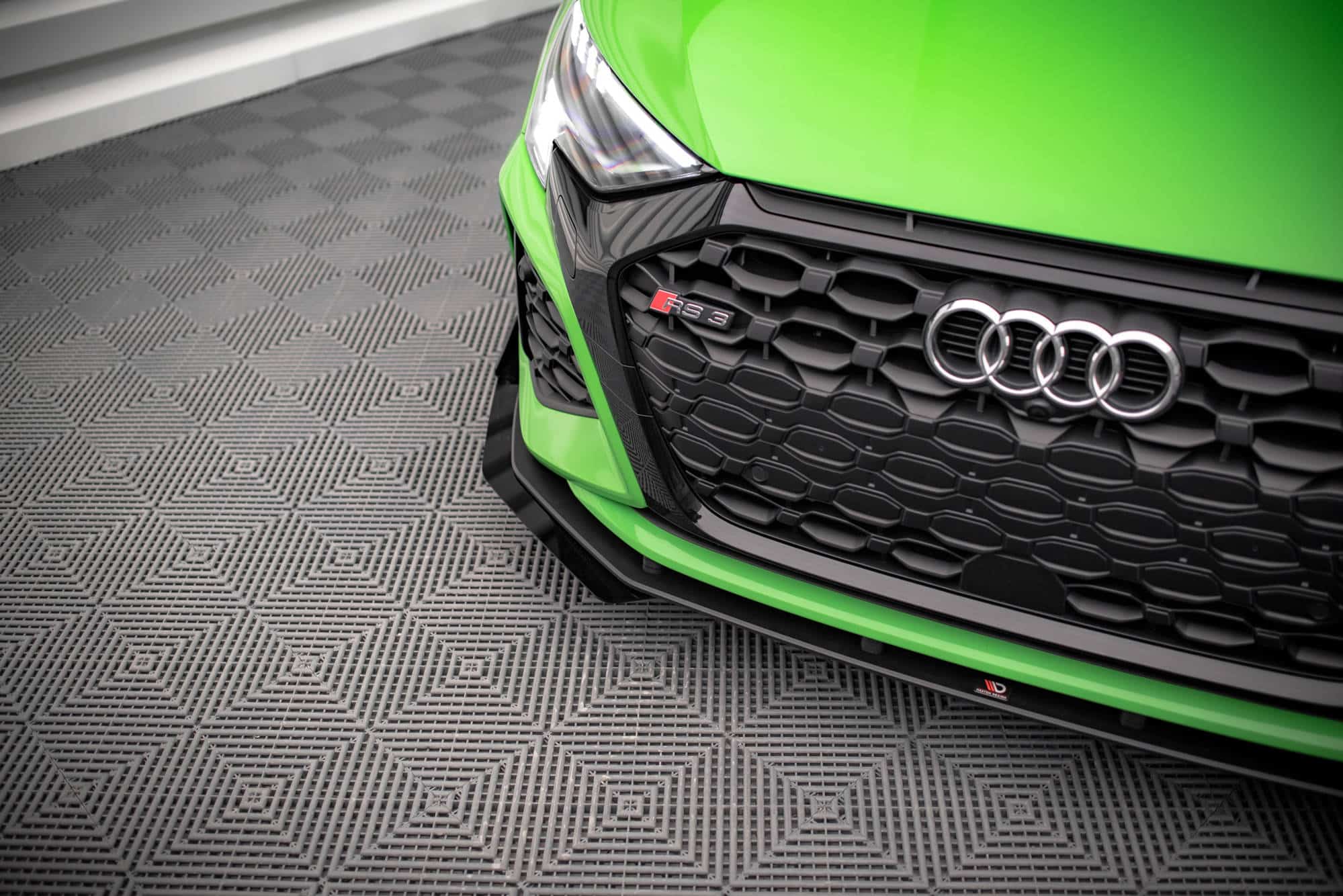 MAXTON DESIGN - Street Pro Predné splitre Audi RS3 8Y, Čierna Lesklá – Obrázok 4