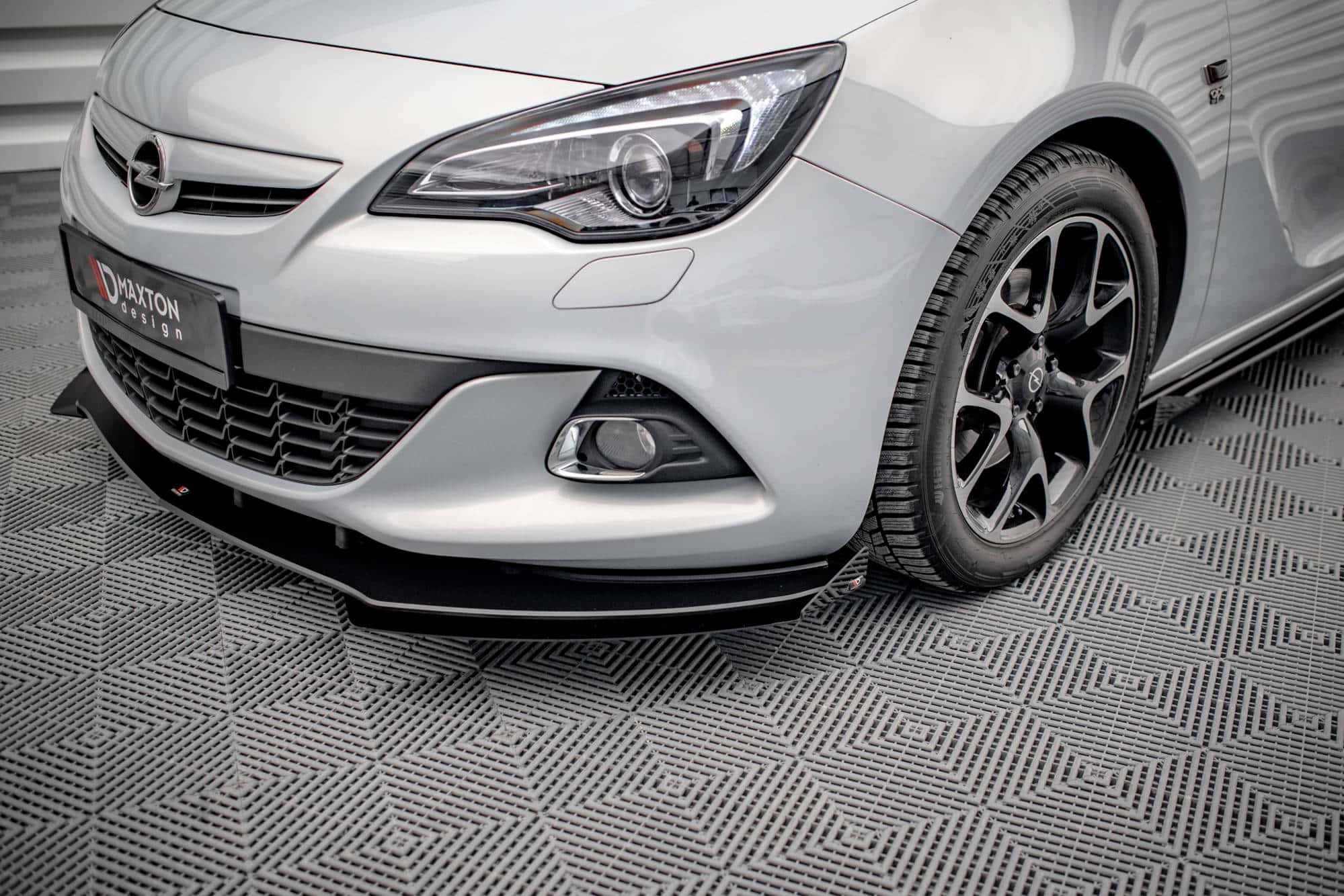 MAXTON DESIGN - Street Pro Predné splitre Opel Astra GTC OPC-Line J, Čierna Matná – Obrázok 2