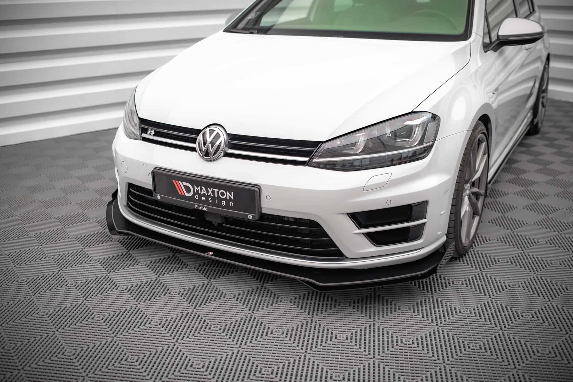 MAXTON DESIGN - Street Pro Predné splitre Volkswagen Golf R Mk7, Čierna Lesklá – Obrázok 2