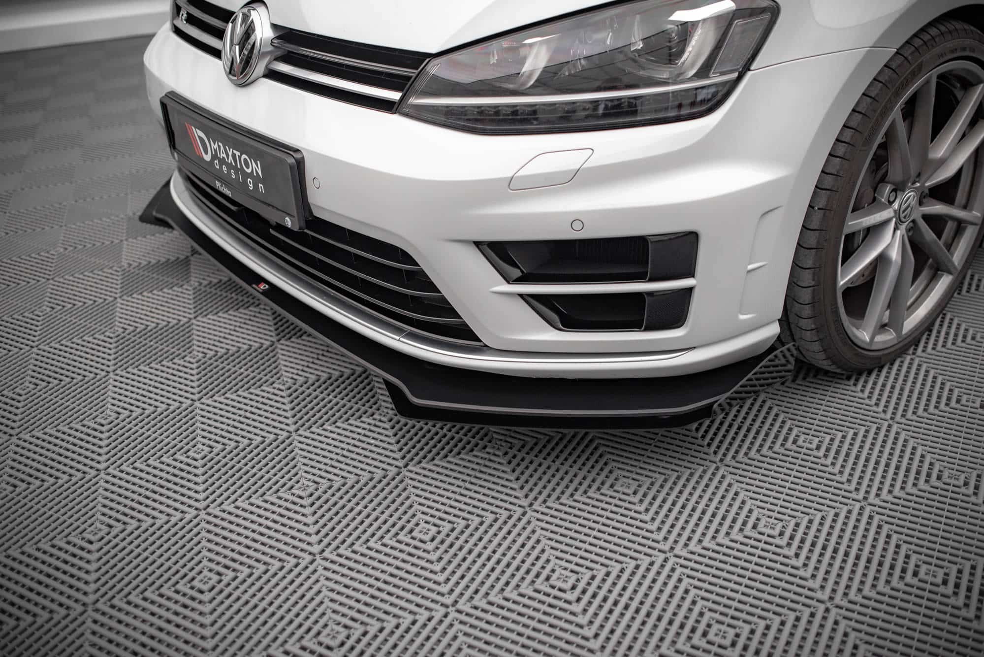 MAXTON DESIGN - Street Pro Predné splitre Volkswagen Golf R Mk7, Čierna Lesklá – Obrázok 3