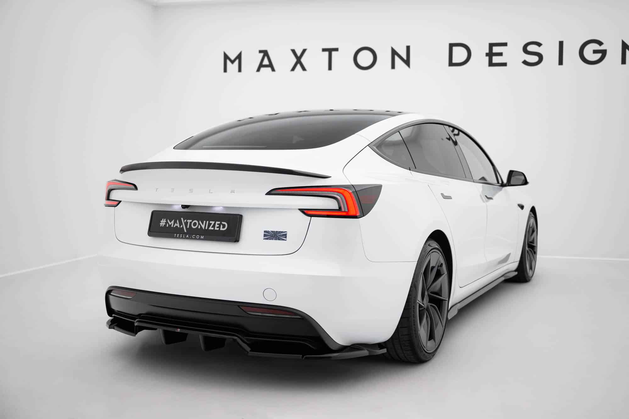 MAXTON DESIGN - Spoiler pod zadný nárazník V.2 Tesla Model 3 Performance Mk1 Facelift, Čierny lesk – Obrázok 2