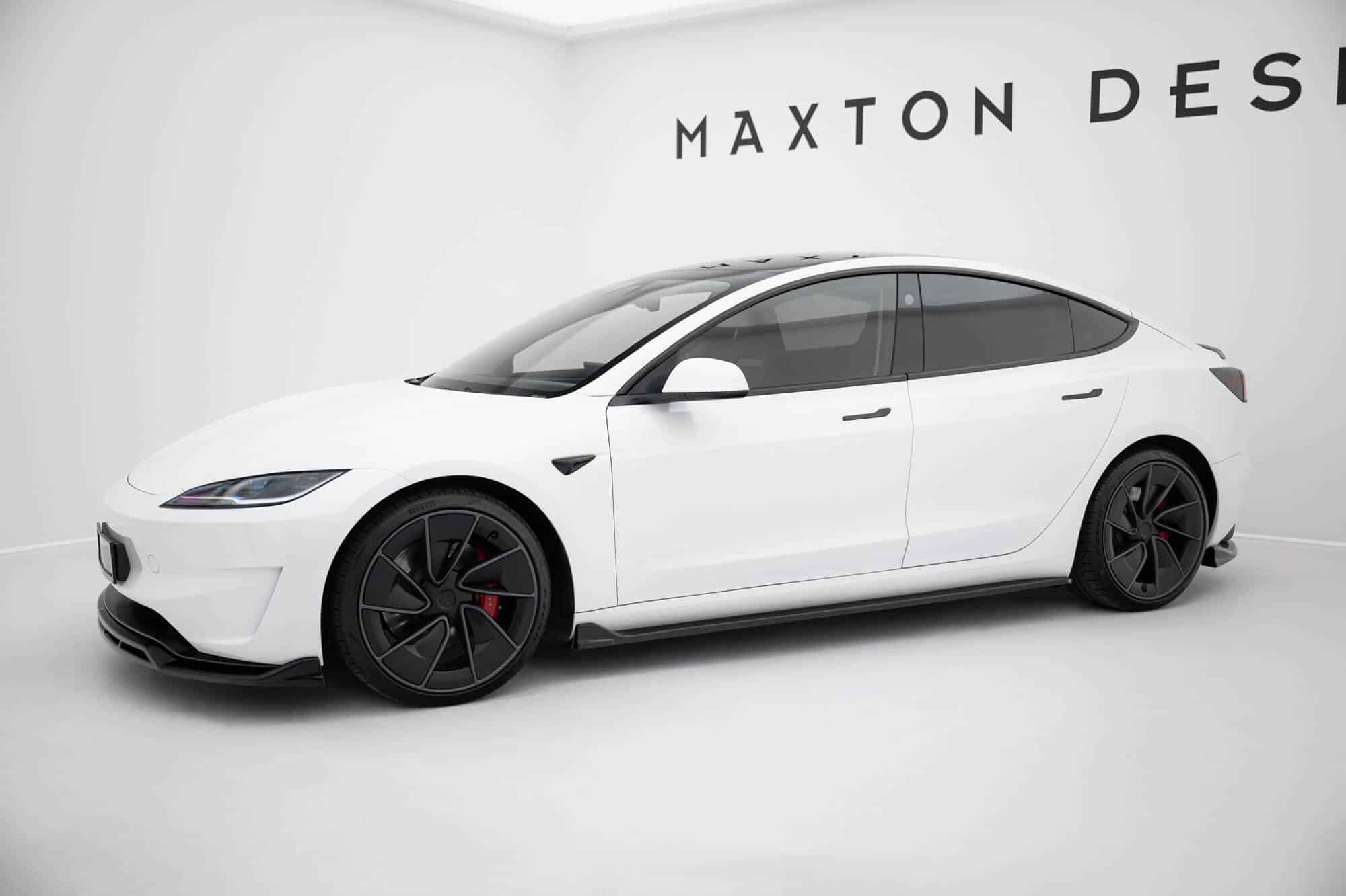 MAXTON DESIGN - Lišty pod bočné prahy V.3 Tesla Model 3 Performance Mk1 Facelift, Čierny lesk – Obrázok 3