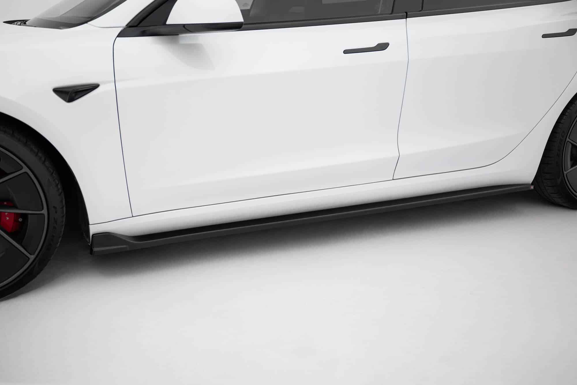 MAXTON DESIGN - Lišty pod bočné prahy V.3 Tesla Model 3 Performance Mk1 Facelift, Čierny lesk – Obrázok 4
