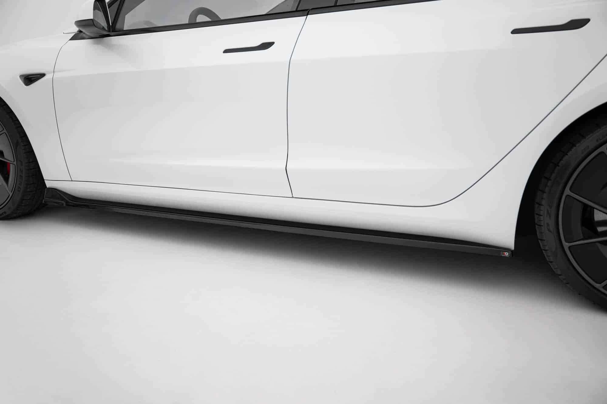 MAXTON DESIGN - Lišty pod bočné prahy V.3 Tesla Model 3 Performance Mk1 Facelift, Čierny lesk – Obrázok 2