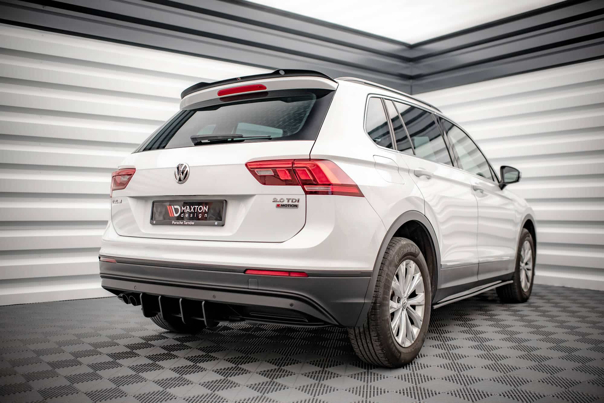MAXTON DESIGN - Street Pro Zadný difúzor Volkswagen Tiguan Mk2, Čierna Matná – Obrázok 2