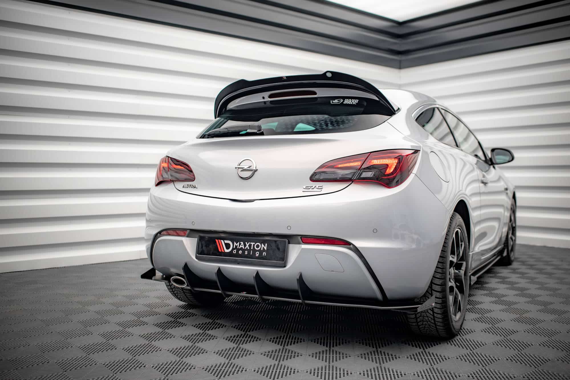 MAXTON DESIGN - Street Pro Zadný difúzor + Splitre Opel Astra GTC OPC-Line J, Čierna Matná
