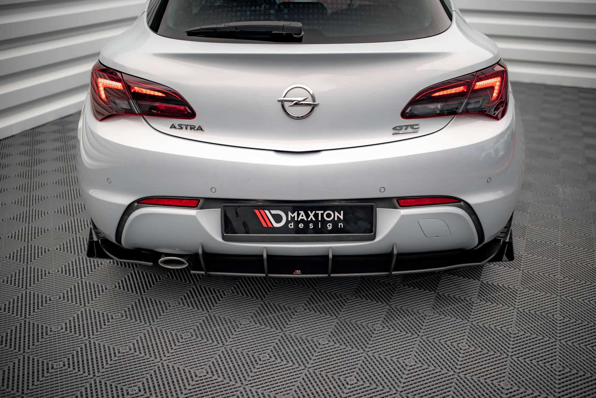 MAXTON DESIGN - Street Pro Zadný difúzor + Splitre Opel Astra GTC OPC-Line J, Čierna Matná – Obrázok 2